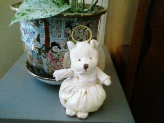 oso ángel ... el teddy ángel se escapó del bordado!!! :)