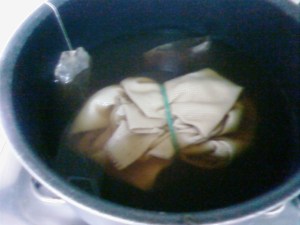 la tela se sumerge durante 1 hora