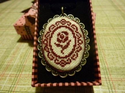 medalla rosa amigo invisible-1